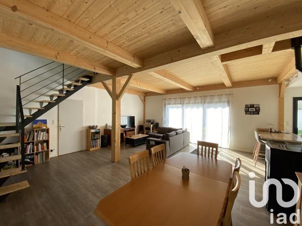 Maison 4 pièces de 115 m² à Les Herbiers (85500)