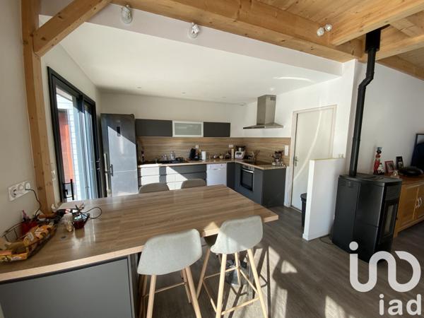 Maison 4 pièces de 115 m² à Les Herbiers (85500)