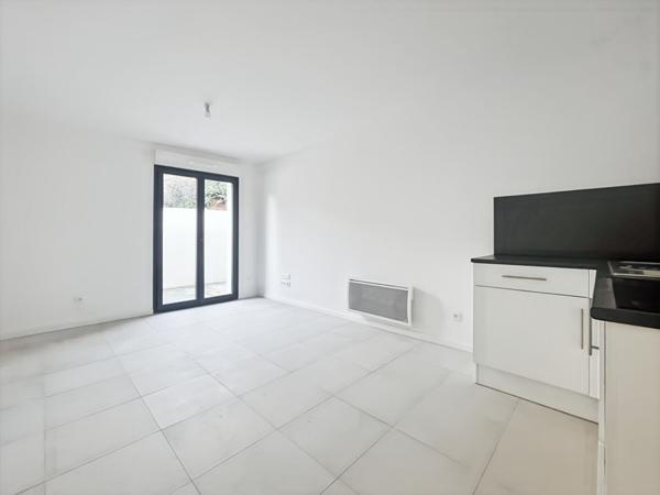 APPARTEMENT 2 CHAMBRES AVEC EXTERIEUR (CENTRE-VILLE)