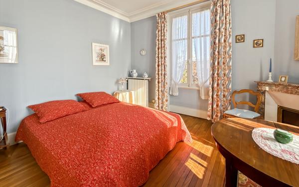 Maison à vendre    8 pièces •  Chabris