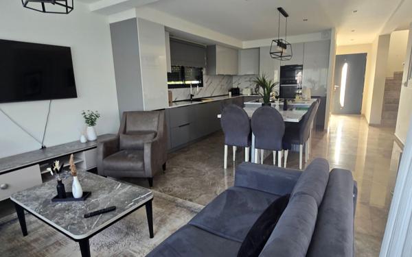 Maison à vendre    5 pièces • 175 m2 Nîmes