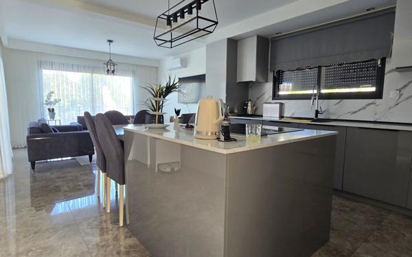 Maison à vendre    5 pièces • 175 m2 Nîmes