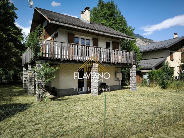 Maison avec T2 au rez-de-chaussée total 110 M2 Jausiers (04850)