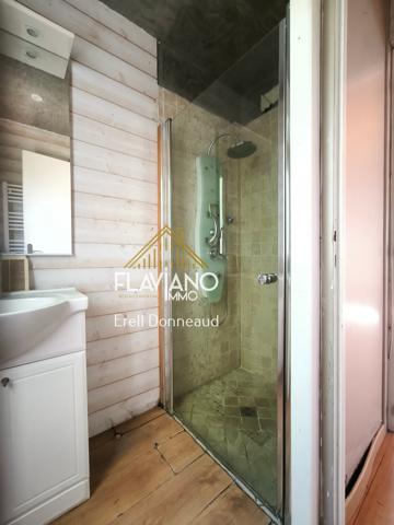 Maison avec T2 au rez-de-chaussée total 110 M2 Jausiers (04850)