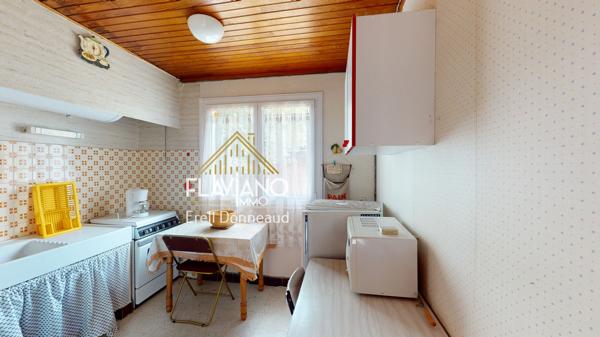 Maison avec T2 au rez-de-chaussée total 110 M2 Jausiers (04850)