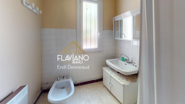 Maison avec T2 au rez-de-chaussée total 110 M2 Jausiers (04850)