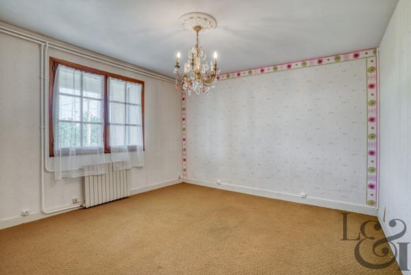 Maison traditionnelle avec piscine et vue, à vendre à Pujols