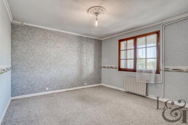 Maison traditionnelle avec piscine et vue, à vendre à Pujols