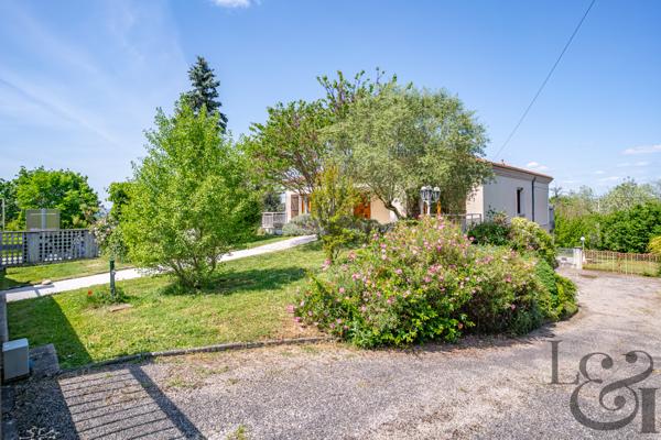 Maison traditionnelle avec piscine et vue, à vendre à Pujols