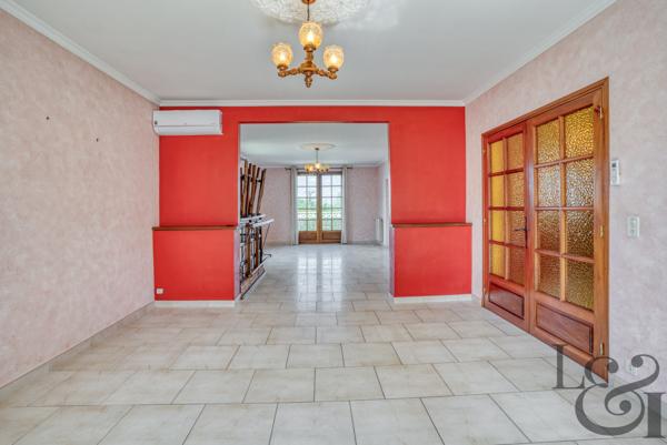 Maison traditionnelle avec piscine et vue, à vendre à Pujols