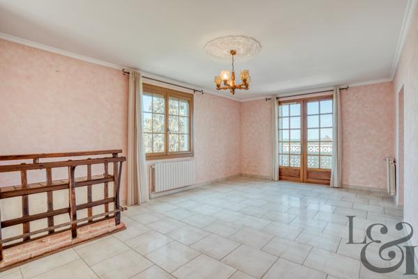 Maison traditionnelle avec piscine et vue, à vendre à Pujols