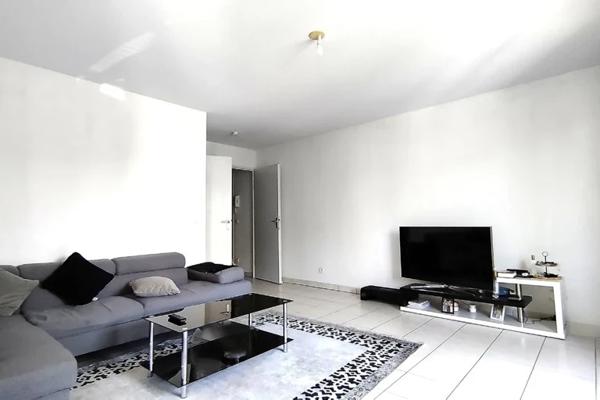 Appartement
         2 pièces
        - 48 m² Exclusivité 89 000 € *