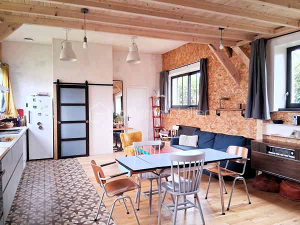 COUP DE CŒUR ASSURÉ !   Bien idéal pour les artistes !

Dans une zone pavillonnaire très calme et recherchée de Châteaudun, ville en fort développement.
Quartier recherché : proche centre-ville et calme, proche gare et toutes commodités, sur parcelle clôturée avec jardin :

Ancien atelier aménagé en habitation atypique, rénovée avec goût entre 2019 et 2021.
Grande hauteur sous plafond, beaucoup de luminosité grâce à ses nombreuses ouvertures PVC et aluminium double-vitrage.
Chauffage assuré par de grands radiateurs à inertie répartis dans le loft, et un grand insert mixte bois - pellets.

Un hall d’entrée de 20 m² comprend une pièce vitrée (atelier ou débarras).
Il dessert
  - Une très grande pièce de vie de 38 m² comprenant une cuisine ouverte avec plan de travail de 6m de long et mezzanine restant à aménager ;
  - Une chambre de 20 m² avec grande hauteur ;
  - Une salle d’eau avec bac de douche à l’italienne ;
  - Un WC - buanderie.

A l'étage :
  - Une mezzanine au-dessus de la partie centrale ;
  - WC indépendants.


+ LES PLUS + :

  -  Une mezzanine en bois de 20 m² a été fabriquée et installée par un menuisier au-dessus de la grande salle, vous offrant la possibilité d’aménager l'étage à votre goût
  -  Jardin (parcelle de presque 500 m²) clôturé avec cabanon métallique
  -  Parquet 15 mm chêne
  -  Tout-à-l’égout
  -  Raccordé fibre

Contactez-moi rapidement pour une visite !
  .