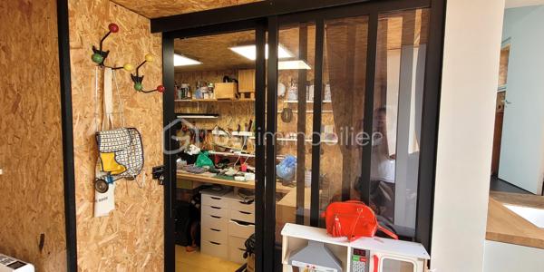 COUP DE CŒUR ASSURÉ !   Bien idéal pour les artistes !

Dans une zone pavillonnaire très calme et recherchée de Châteaudun, ville en fort développement.
Quartier recherché : proche centre-ville et calme, proche gare et toutes commodités, sur parcelle clôturée avec jardin :

Ancien atelier aménagé en habitation atypique, rénovée avec goût entre 2019 et 2021.
Grande hauteur sous plafond, beaucoup de luminosité grâce à ses nombreuses ouvertures PVC et aluminium double-vitrage.
Chauffage assuré par de grands radiateurs à inertie répartis dans le loft, et un grand insert mixte bois - pellets.

Un hall d’entrée de 20 m² comprend une pièce vitrée (atelier ou débarras).
Il dessert
  - Une très grande pièce de vie de 38 m² comprenant une cuisine ouverte avec plan de travail de 6m de long et mezzanine restant à aménager ;
  - Une chambre de 20 m² avec grande hauteur ;
  - Une salle d’eau avec bac de douche à l’italienne ;
  - Un WC - buanderie.

A l'étage :
  - Une mezzanine au-dessus de la partie centrale ;
  - WC indépendants.


+ LES PLUS + :

  -  Une mezzanine en bois de 20 m² a été fabriquée et installée par un menuisier au-dessus de la grande salle, vous offrant la possibilité d’aménager l'étage à votre goût
  -  Jardin (parcelle de presque 500 m²) clôturé avec cabanon métallique
  -  Parquet 15 mm chêne
  -  Tout-à-l’égout
  -  Raccordé fibre

Contactez-moi rapidement pour une visite !
  .
