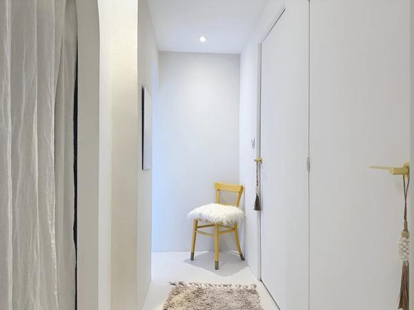 Appartement deux pièces avec terrasse et vue dégagée