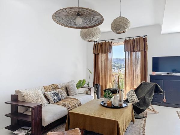 Appartement deux pièces avec terrasse et vue dégagée