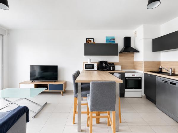 Appartement
         2 pièces
        - 43 m² Exclusivité 199 000 € *