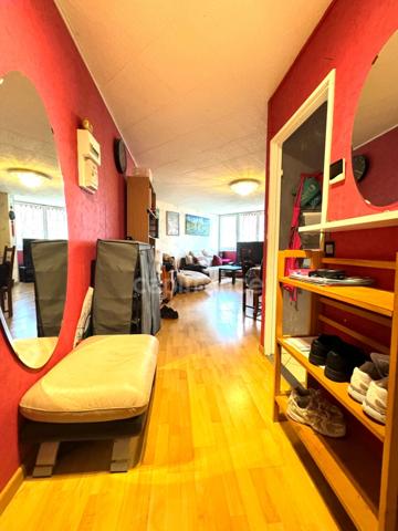 Appartement à vendre, 5 pièces avec un balcon, pour une famille qui aime l'espace ou pour un bel investissement locatif