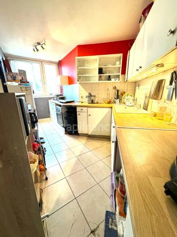 Appartement à vendre, 5 pièces avec un balcon, pour une famille qui aime l'espace ou pour un bel investissement locatif