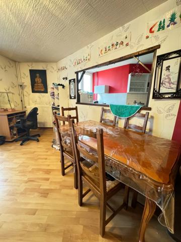 Appartement à vendre, 5 pièces avec un balcon, pour une famille qui aime l'espace ou pour un bel investissement locatif