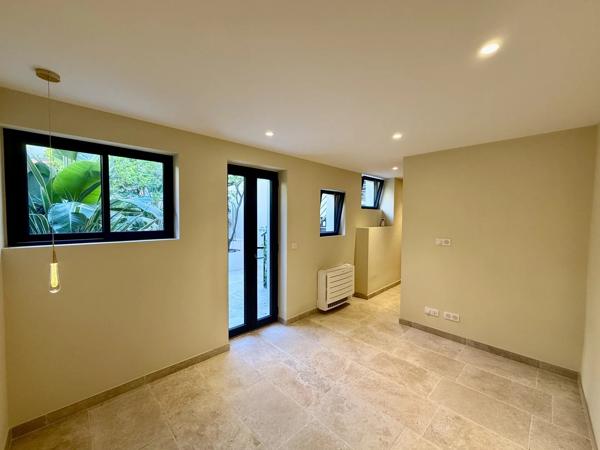 Rare sur le marché : Élégant duplex avec jardin au cœur du Vieil Antibes