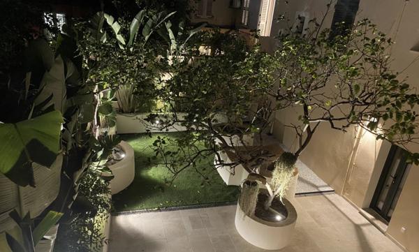 Rare sur le marché : Élégant duplex avec jardin au cœur du Vieil Antibes