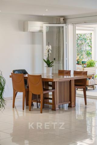 Bel appartement de 129 m2 avec terrasse de 105 m² à proximité de la plage de Renecros