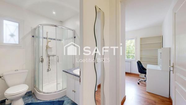 Maison d’exception avec piscine et jardin paysager