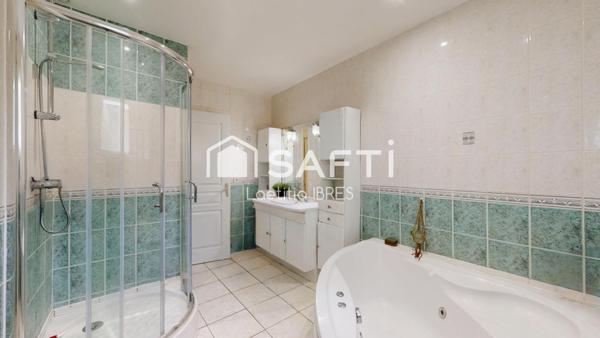 Maison d’exception avec piscine et jardin paysager