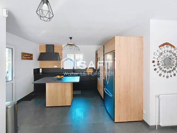 MAISON FAMILIALE DE 4 CHAMBRES AVEC SOUS SOL D'ENVIRON 190 m² , GARAGE, PISCINE, CAVE.