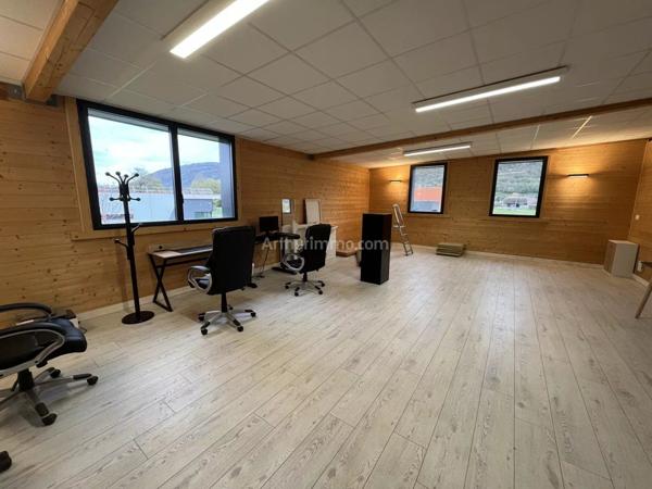 Location Local commercial 420 m2 à Virignin