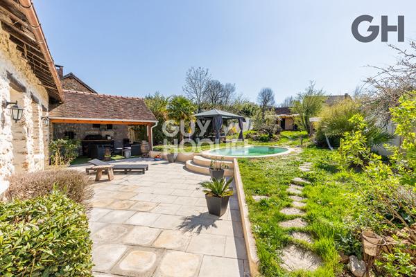 MAISON DE CHARME DE 7 PIÈCES A ETIOLLES - AVEC PISCINE ET DÉPENDANCE