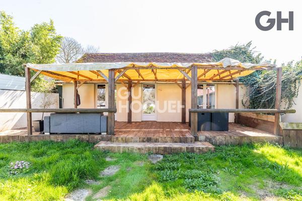 MAISON DE CHARME DE 7 PIÈCES A ETIOLLES - AVEC PISCINE ET DÉPENDANCE