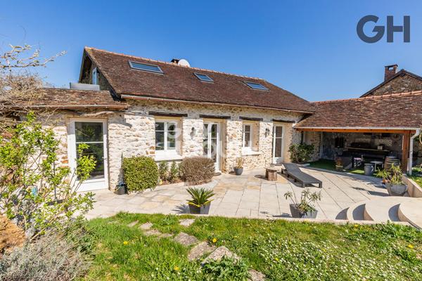 MAISON DE CHARME DE 7 PIÈCES A ETIOLLES - AVEC PISCINE ET DÉPENDANCE