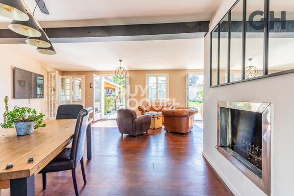 MAISON DE CHARME DE 7 PIÈCES A ETIOLLES - AVEC PISCINE ET DÉPENDANCE