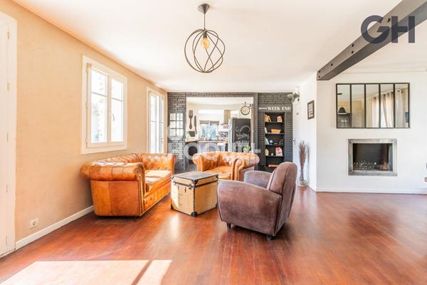 MAISON DE CHARME DE 7 PIÈCES A ETIOLLES - AVEC PISCINE ET DÉPENDANCE