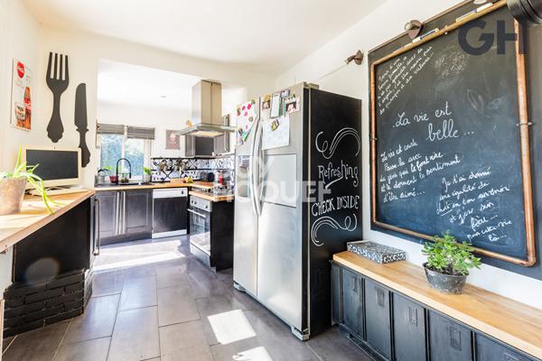 MAISON DE CHARME DE 7 PIÈCES A ETIOLLES - AVEC PISCINE ET DÉPENDANCE