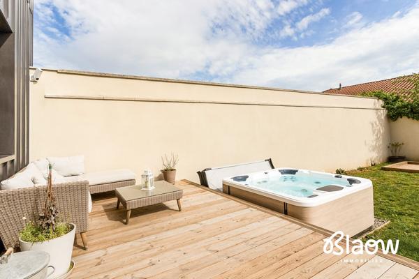 Maison rénovée de 153 m² à vendre à Décines-Charpieu