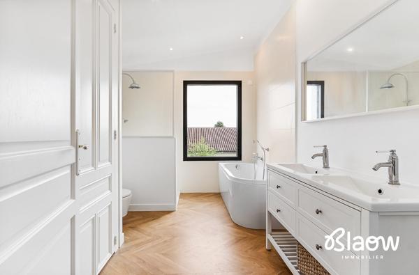 Maison rénovée de 153 m² à vendre à Décines-Charpieu