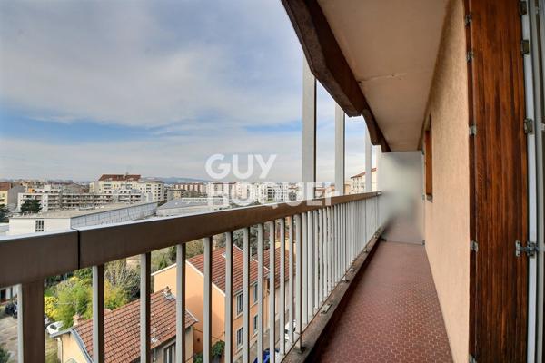 (Visite virtuelle) AUX PORTES DE MONTCHAT - A vendre, appartement de type T3 de 73 m²  avec balcons, garage et cave, Villeurbanne (69100)