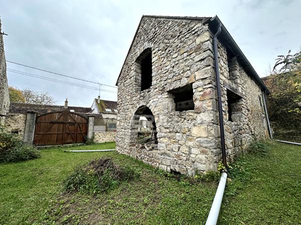 Maison à rénover avec dépendances Voulx