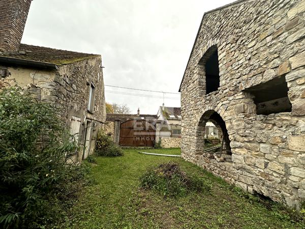 Maison à rénover avec dépendances Voulx