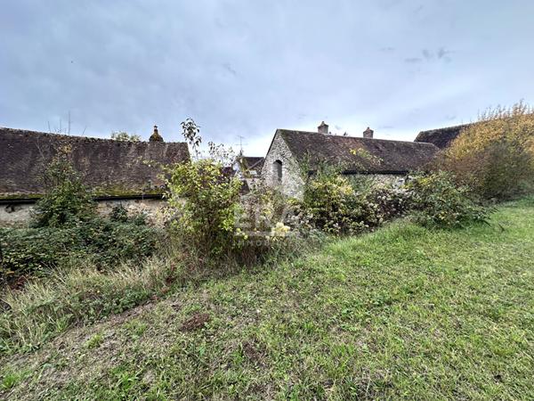 Maison à rénover avec dépendances Voulx