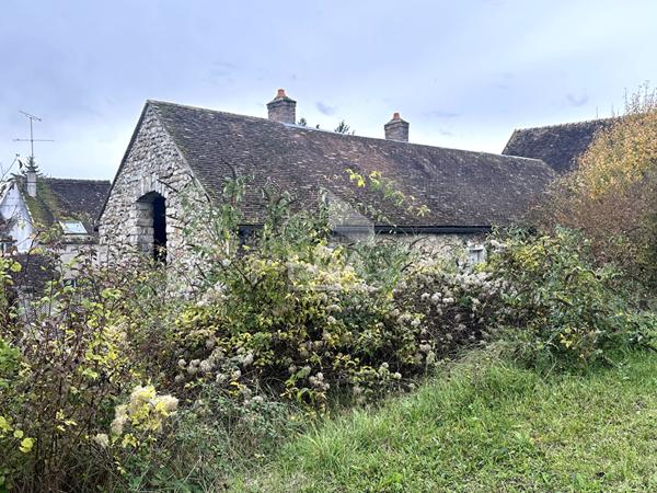 Maison à rénover avec dépendances Voulx
