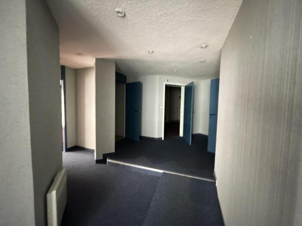 A LOUER : LORIENT : Local professionnel ou commercial - 137m²