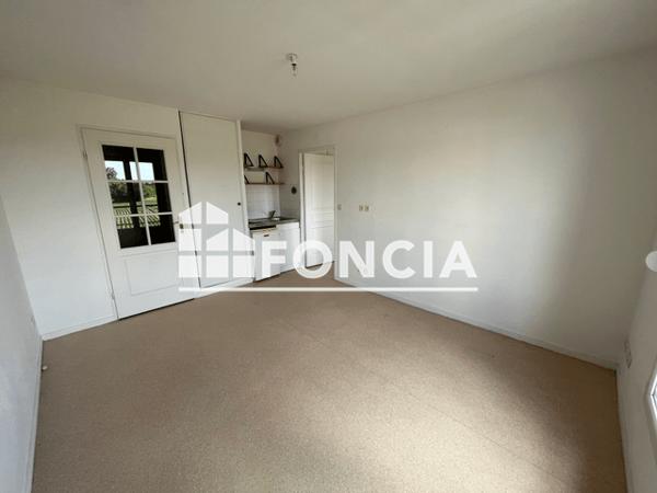 Location Appartement 2 pièces 32.17 m² - 11 RUE EMILE DIDIER RES LE SUFFREN APPT 4032 Arras 62000