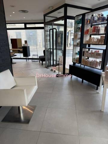 Immeuble à vendre 3 pièces de 134 m²