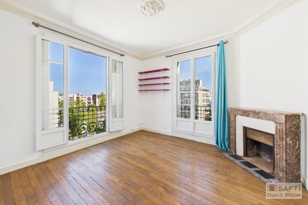 Bécon. 2 pièces lumineux en angle au dernier étage.