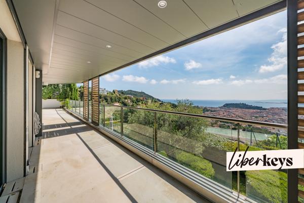 Exceptionnelle vue mer panoramique, terrasse de 100 m2 et piscine 