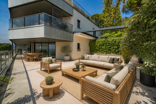 Exceptionnelle vue mer panoramique, terrasse de 100 m2 et piscine 